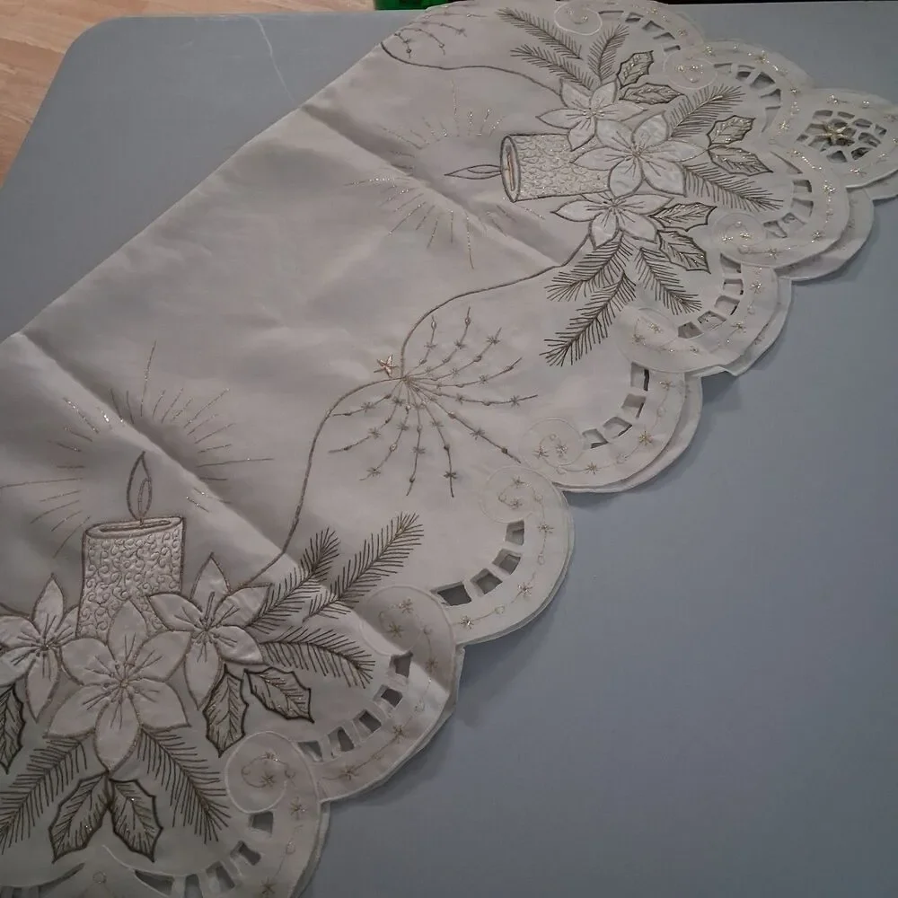 Vintage Christmas Tablecloth 33